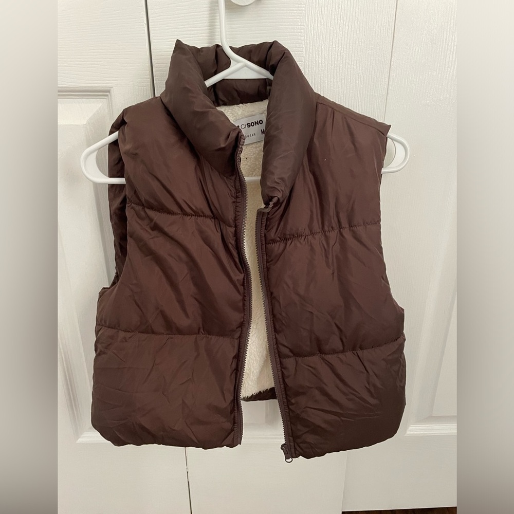 Women’s vest Chocolate brown puff vest size Medium w/ Sherpa lining cropped fit